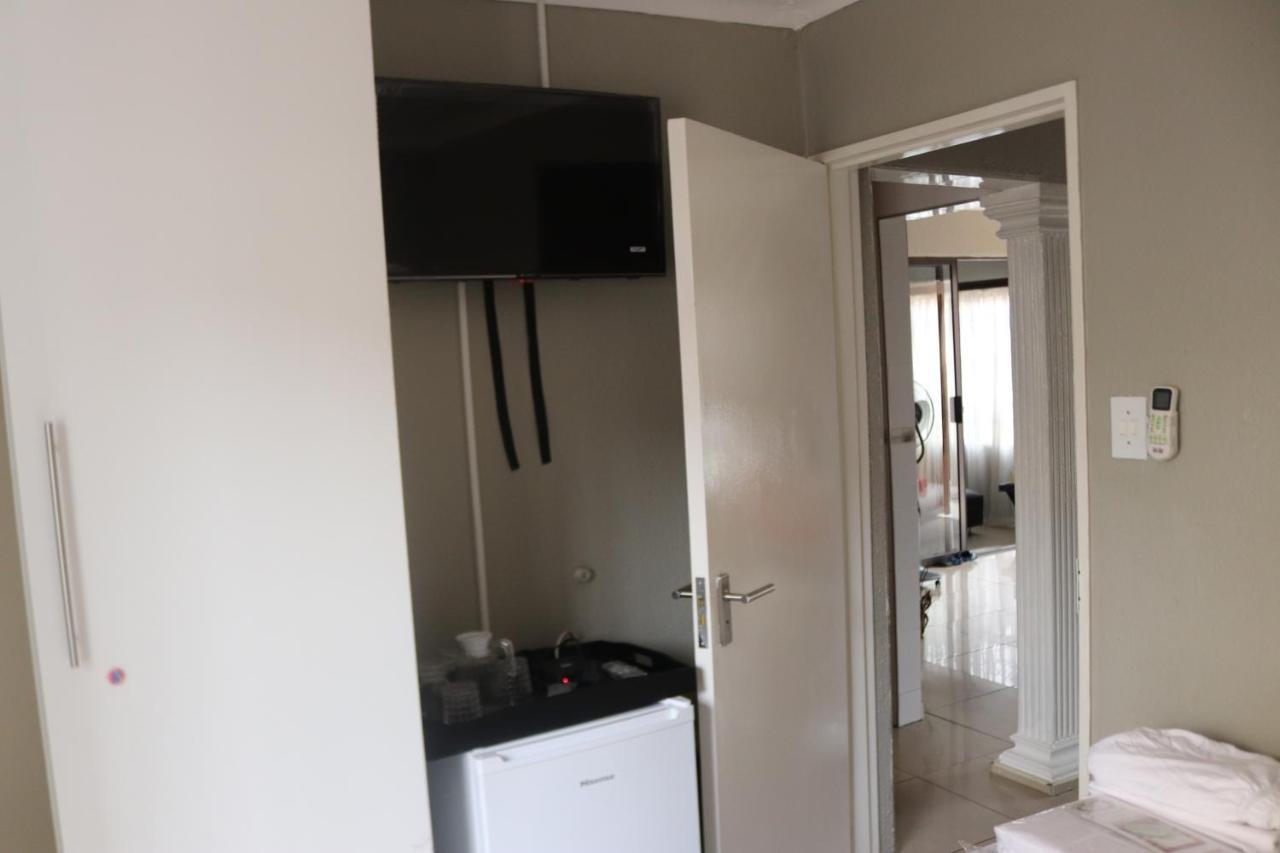 Tlelakufuma Guest House Johannesburg Kültér fotó